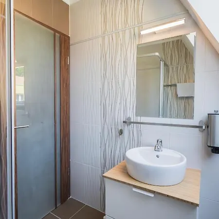 Maganszallas Guest house