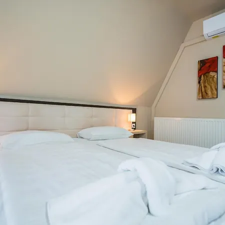 Maganszallas ゲストハウス 4*